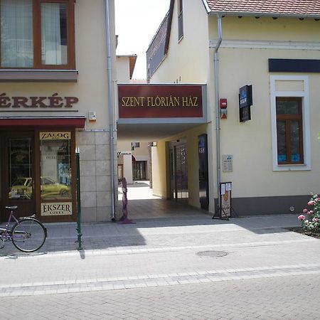 Mediterran Szallas Дьюла Екстер'єр фото